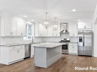 892 Metropolitan Ave #1, Hyde Park, MA 02136