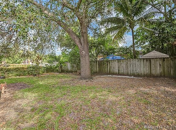 5th image of 1114 NW 39th St