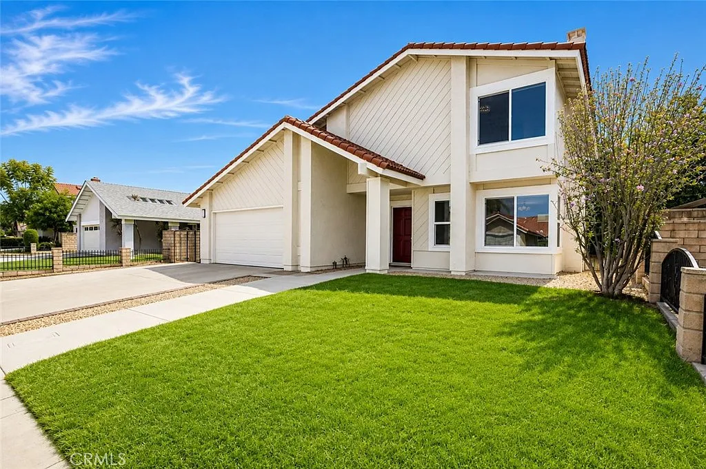 4 bed, 2.5 bath, 2116 sqft, $4,700 — Photo 2