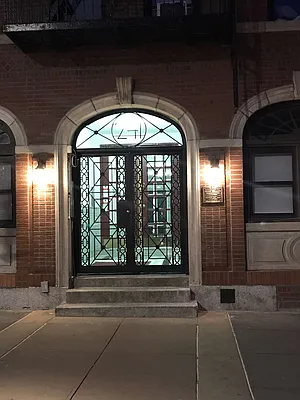 Rented by Mann Maurice A | media 14