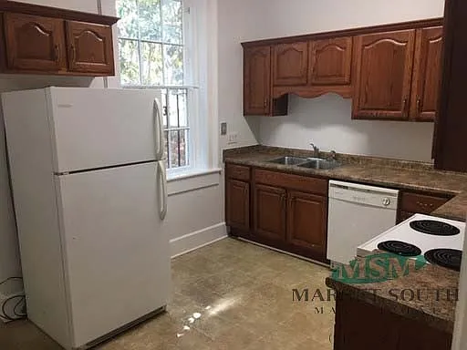 136 Jefferson St — Photo 4