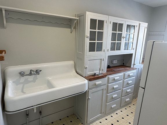 5th image of 46 S Main St #10