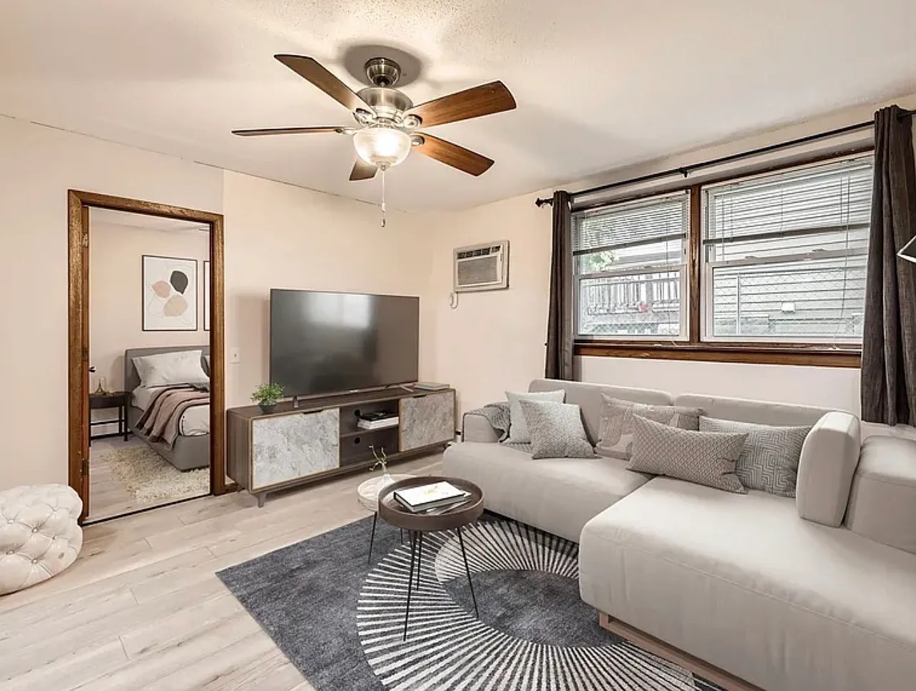 3 bed, 1150 sqft, $1,800 — Photo 2