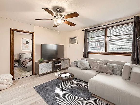 2nd image of 808 13th Ave SE APT 3