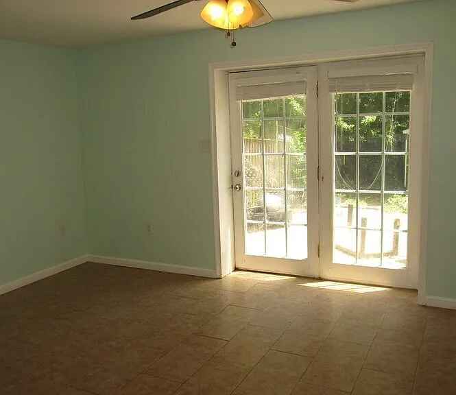 710 Oxford Square Dr — Photo 4