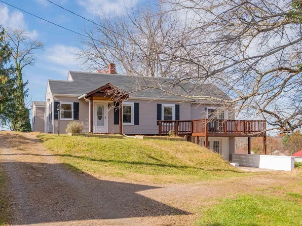 110 Semones St, Hillsville, VA 24343