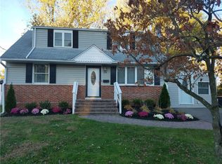 24 Piersoll Rd, Old Bridge, NJ 08857