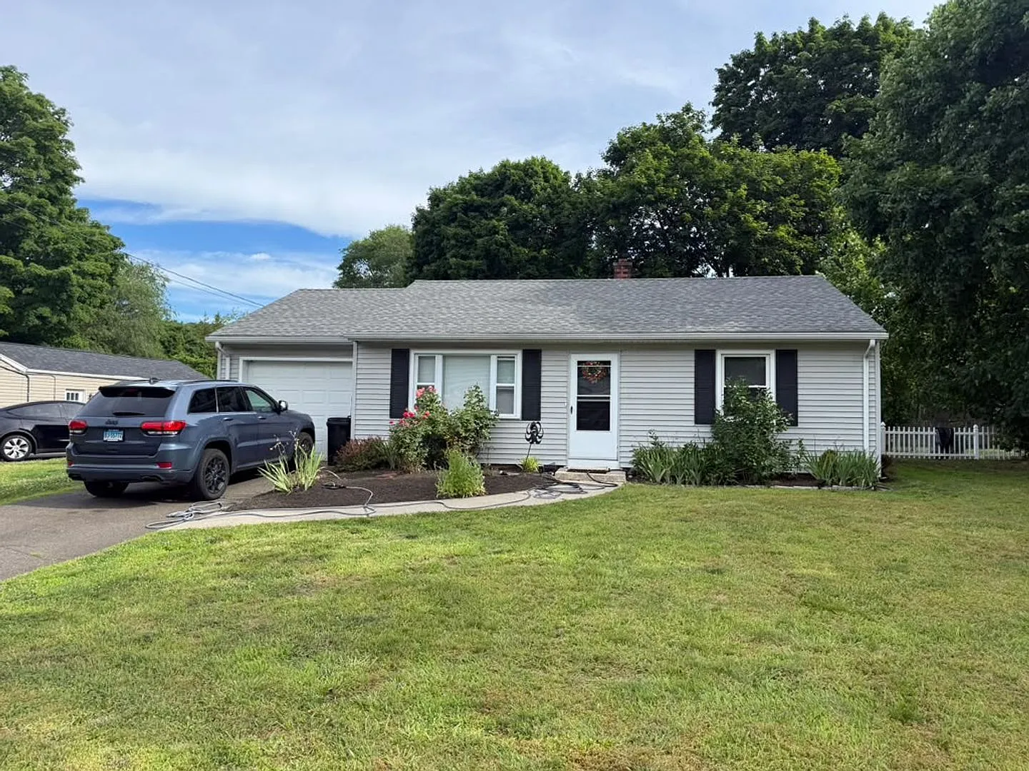 2 Beds/1 Bath Single Family Home with a Backyard in East Haven! — Photo 1