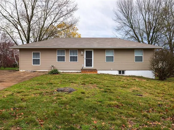 310 Clearview Dr, Pleasant Hill, MO 64080