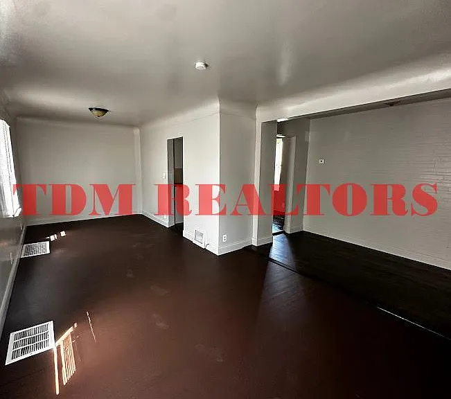 920 Huron St — Photo 3