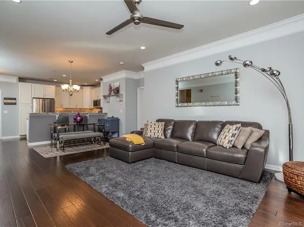 402 Center Meadow Ln, Danbury, CT 06810