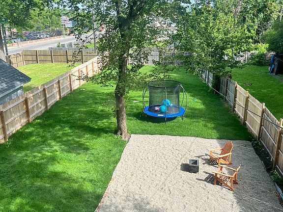 2nd image of 2546 N La Salle Gdns