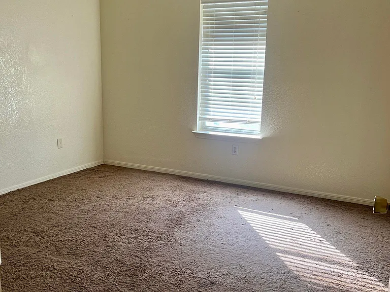 1008 Circle M Dr #D — Photo 24