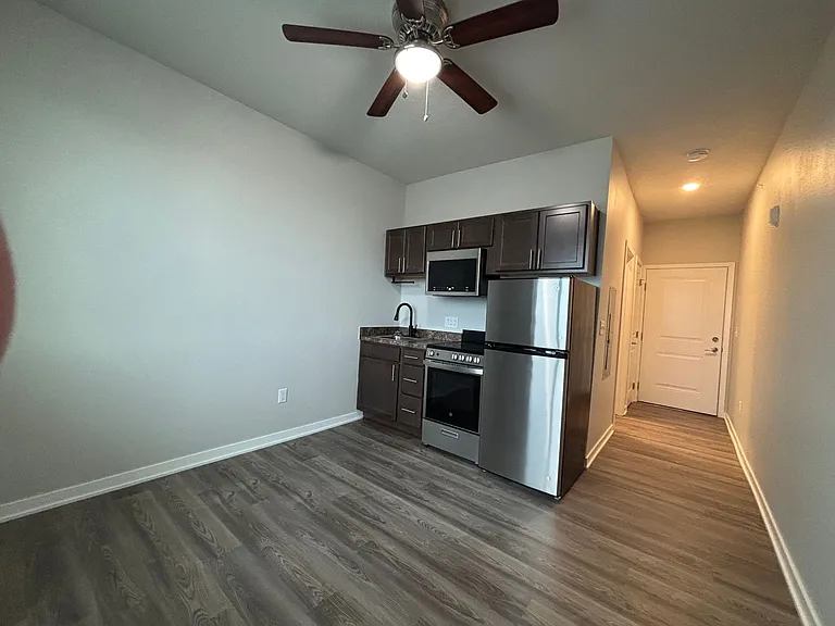 Parkside Luxury Apartments — Photo 15