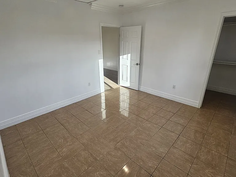 1117 S Chester Ave #1119 — Photo 6