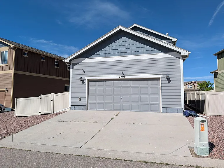 7709 Camille Ct — Photo 36