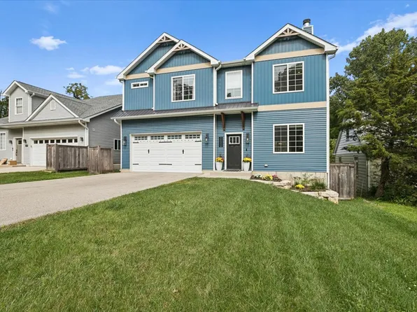 226 Juneway Ter, Lake Bluff, IL 60044