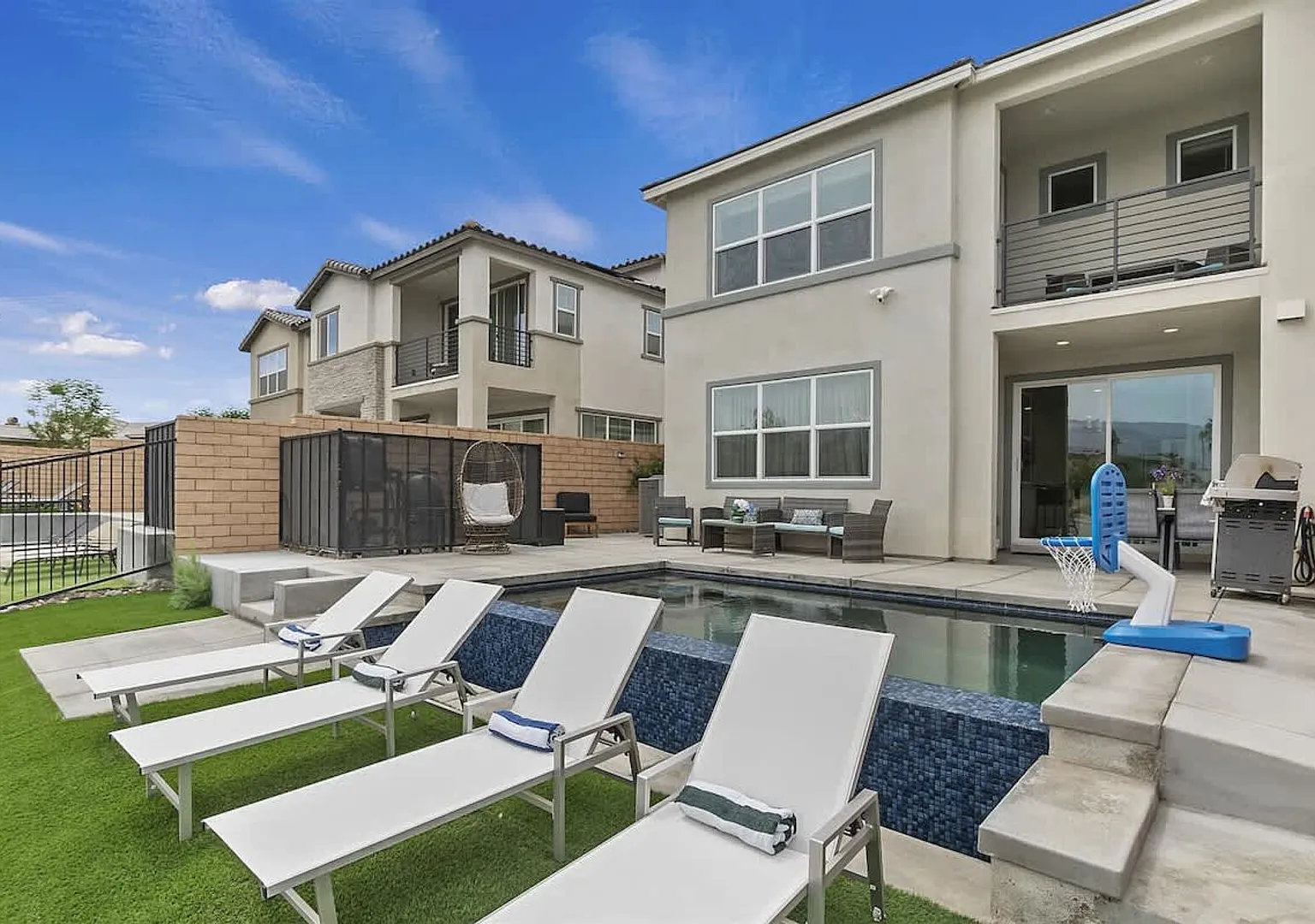 Private Lakeside Family Villa! Pool/Spa/Game tables — Photo 4