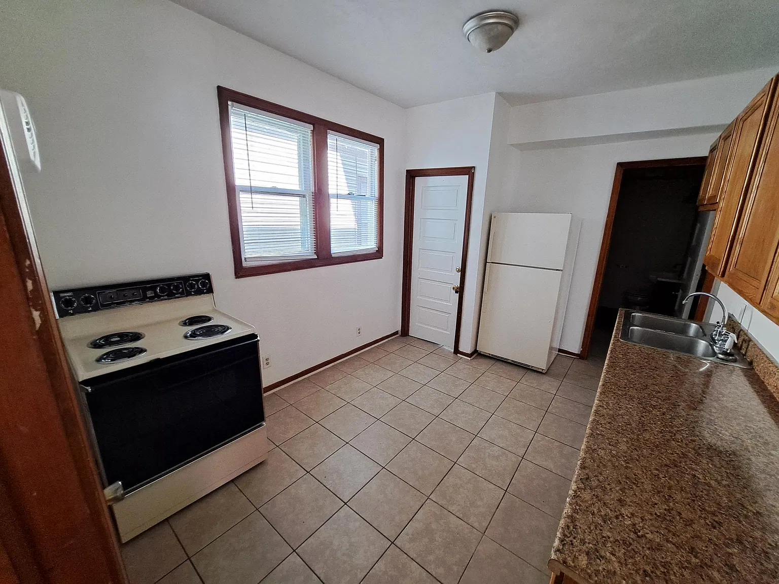 426 Pearl St — Photo 2
