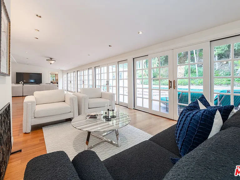 1148 Coldwater Canyon Dr — Photo 25