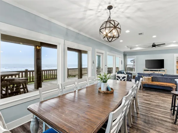 1317 Emerald Dr, Crystal Beach, TX 77650