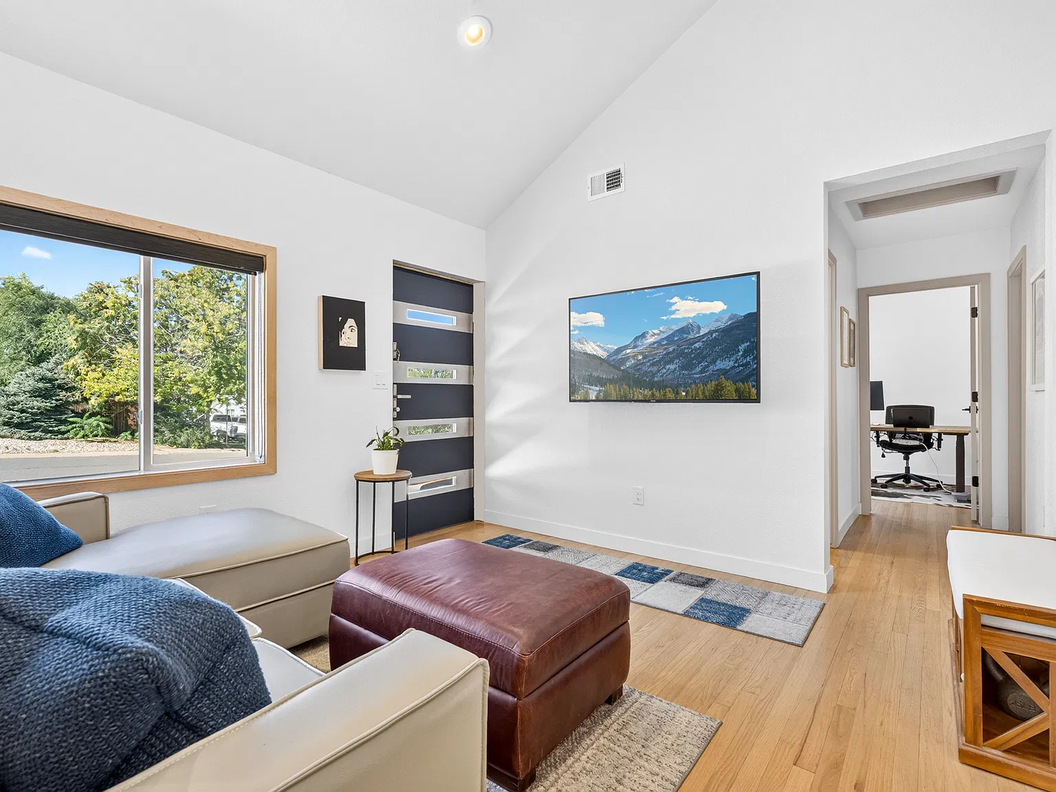 2 bed, 874 sqft, $2,590 — Photo 3