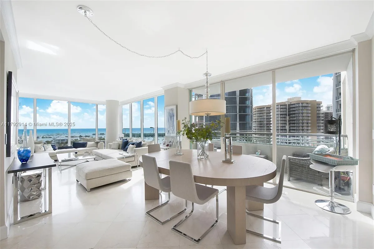 Building Photo - 3400 SW 27th Ave #1003