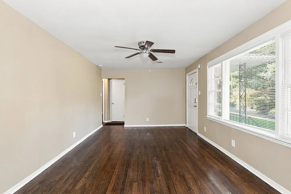 3 bed, 1.0 bath, 1976 sqft, $1,305 — Photo 4