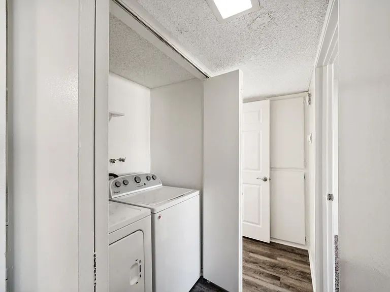 Acacia Park Apartments — Photo 29