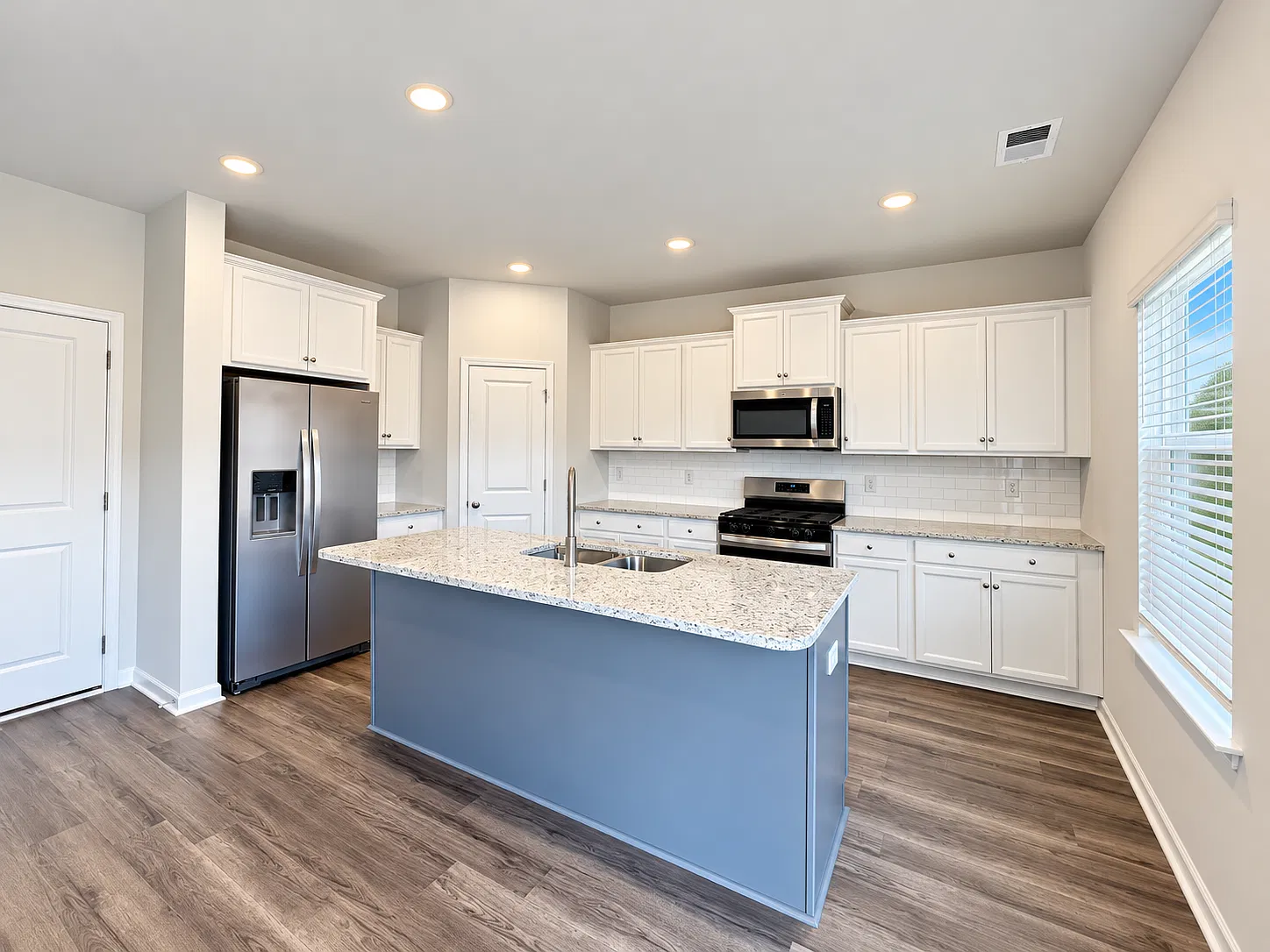4 bed, 2450 sqft, $2,200 — Photo 3