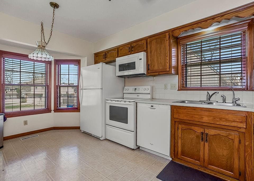 10575 Long St, Overland Park, KS 66215 | Zillow