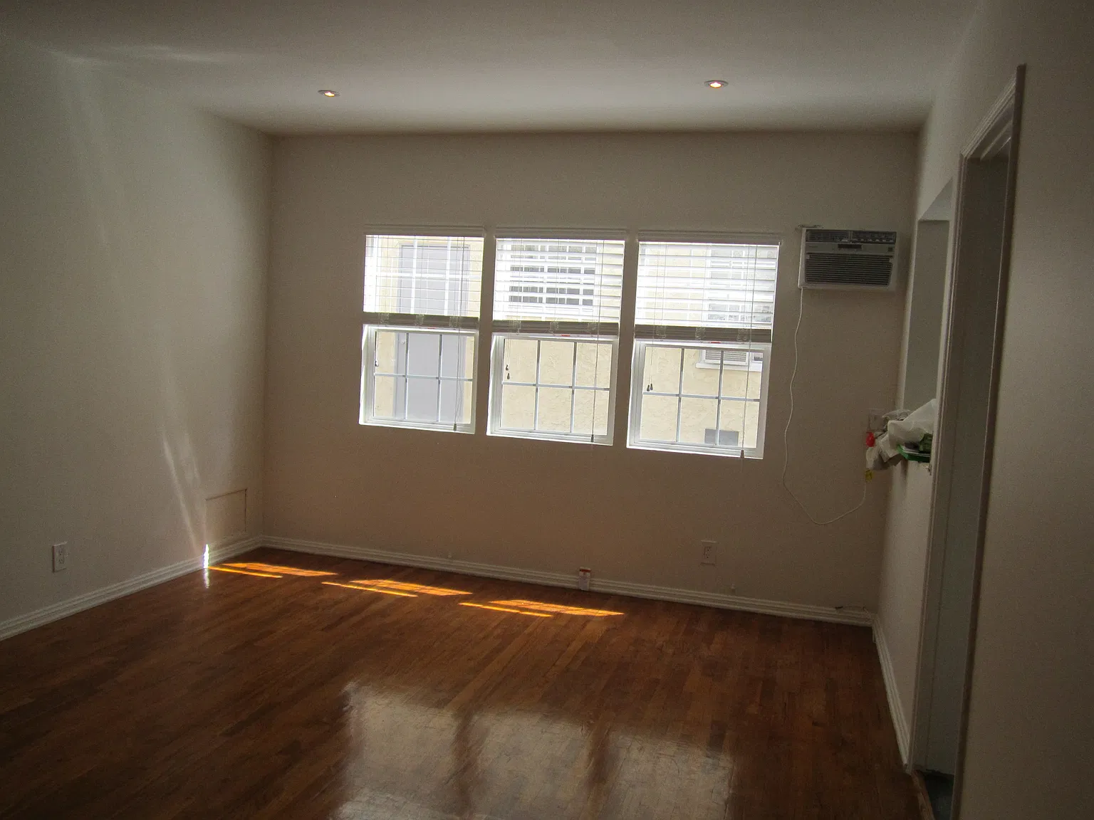 Studio, 450 sqft, $1,800 — Photo 2