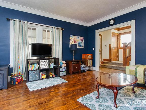 5th image of 555 Dickinson St SE
