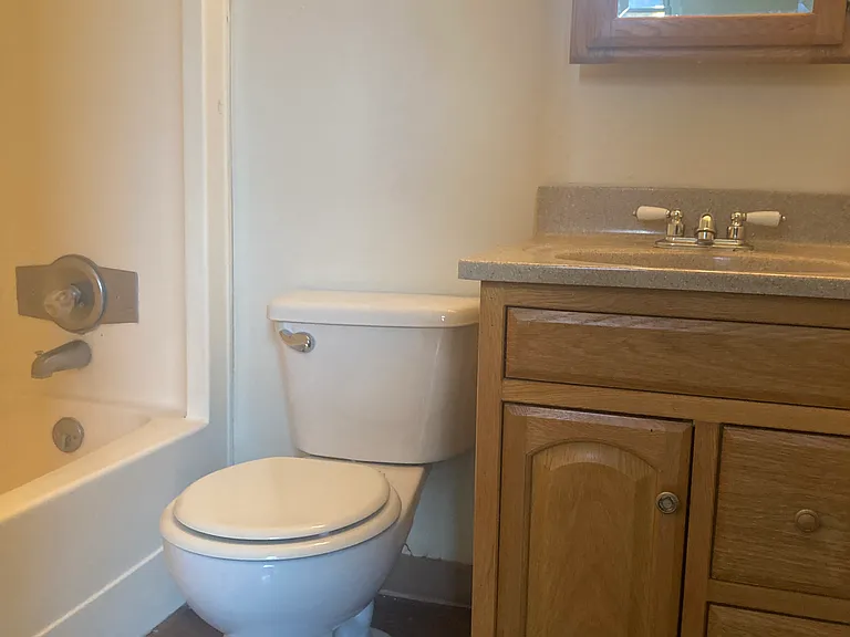 38 Groton Ave #4E — Photo 3