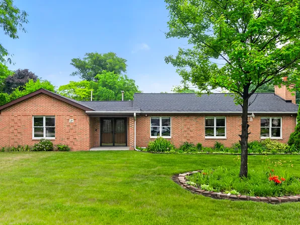 21 S Elmhurst Rd, Prospect Heights, IL 60070