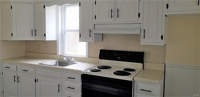 2nd image of 645 E 20th St