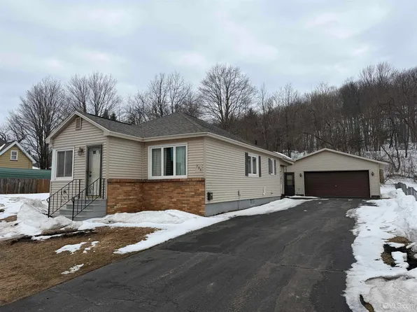 794 S Pine St, Ishpeming, MI 49849