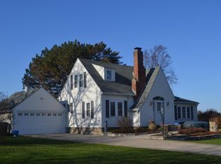 W240S10265 Castle Rd, Big Bend, WI 53103