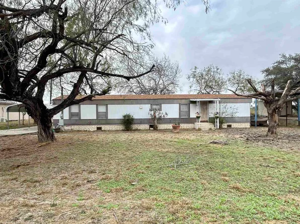 136 N Jab Dr, Zapata, TX 78076