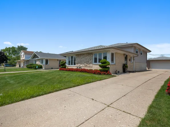 8426 W Betty Ter, Niles, IL 60714