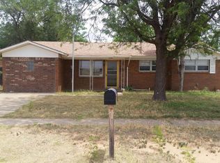 1410 Thunderbird Dr, Plainview, TX 79072