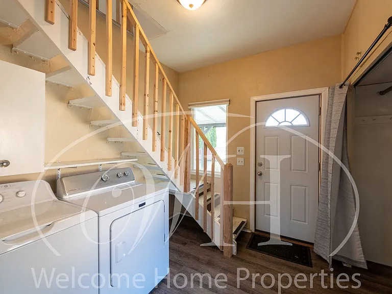 132 Malcolm St — Photo 11