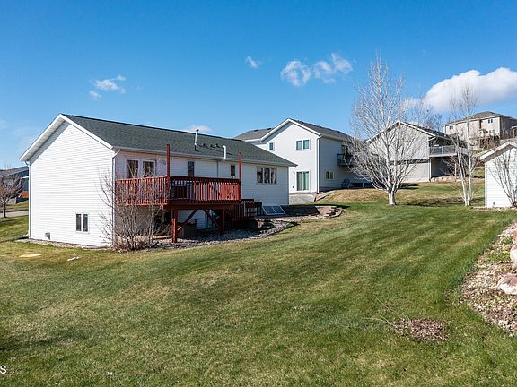 5th image of 3432 Crocus Ave