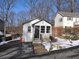 9 Geneva Trl, Hopatcong, NJ 07843