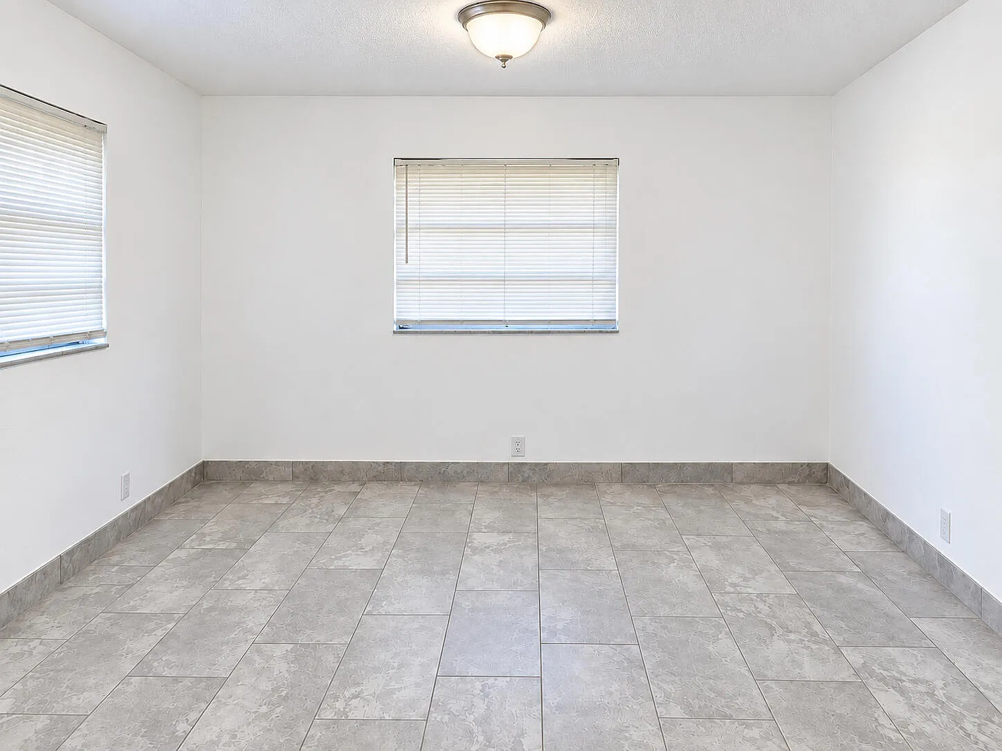 2 bed, 1.0 bath, 2424 sqft, $2,050 — Photo 3
