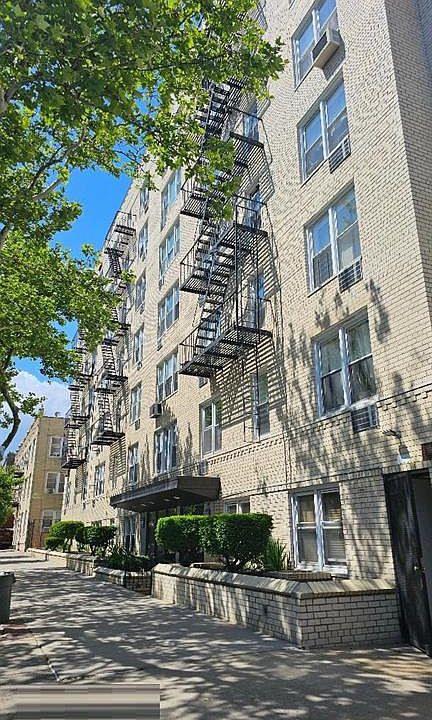 1st image of 2021 84th St APT 1C