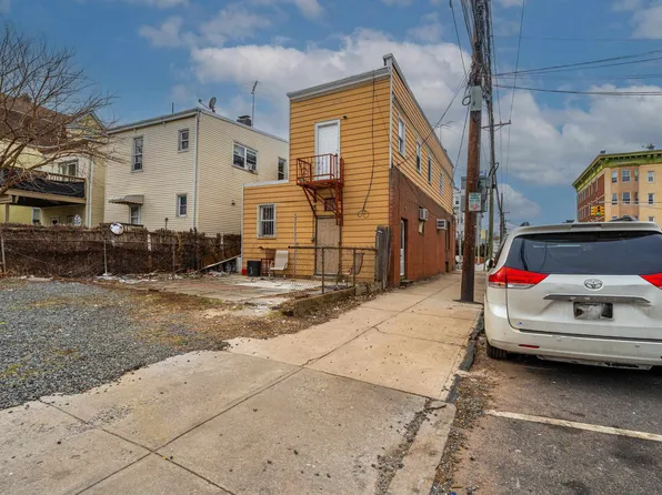 378 Avenue C image 17 of 22