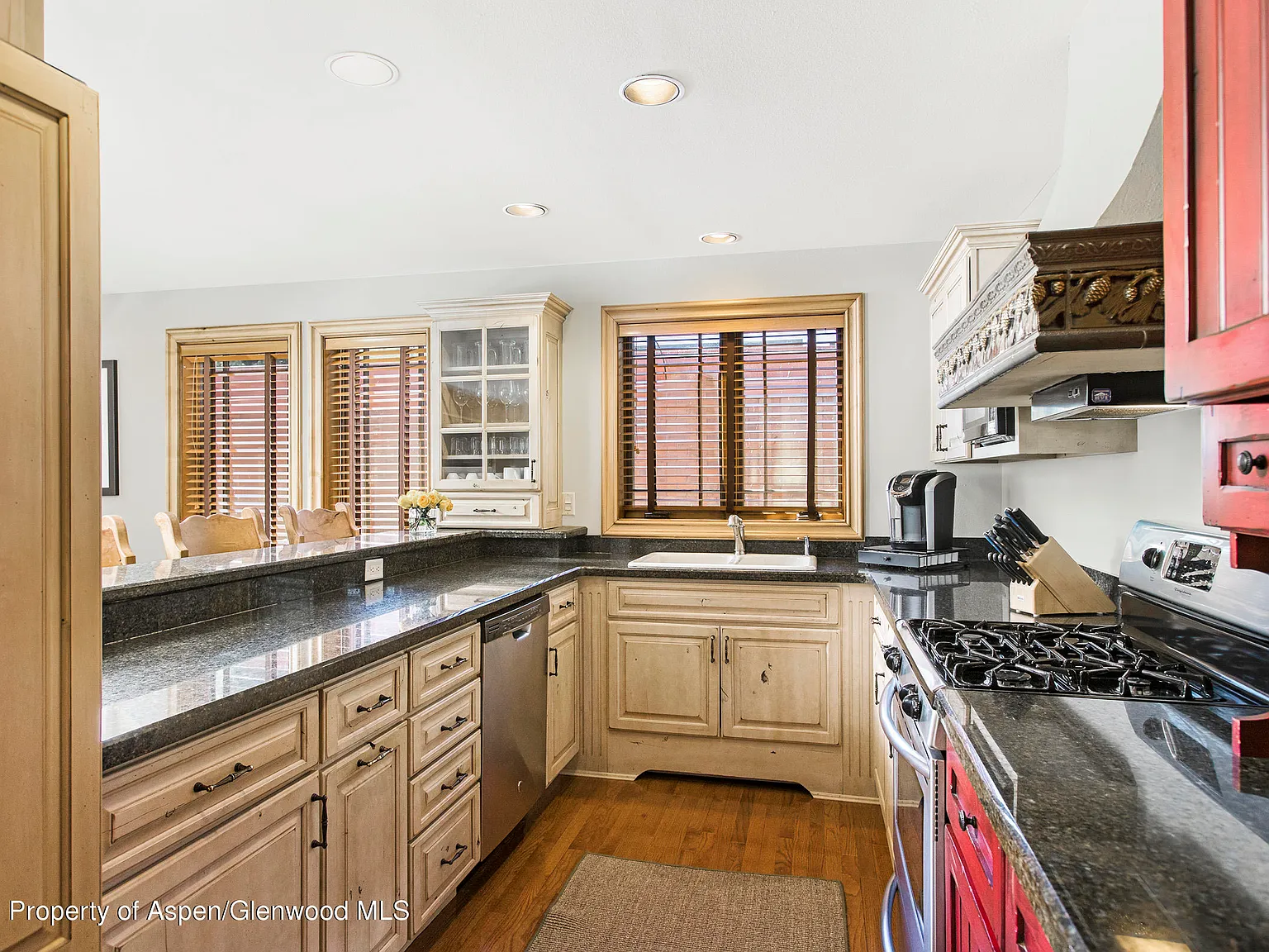 4 bed, 2166 sqft, $60,000 — Photo 3