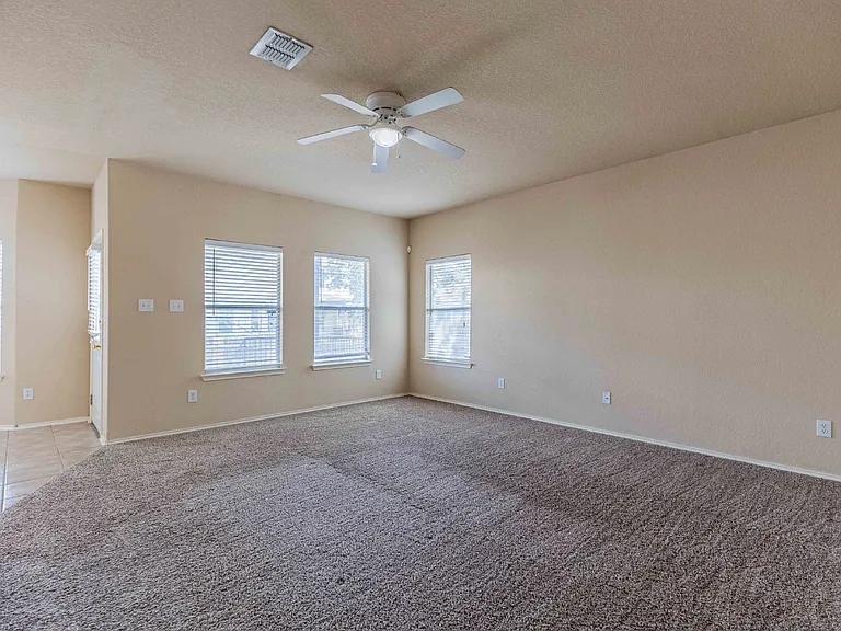 906 Ashbury Blf — Photo 9