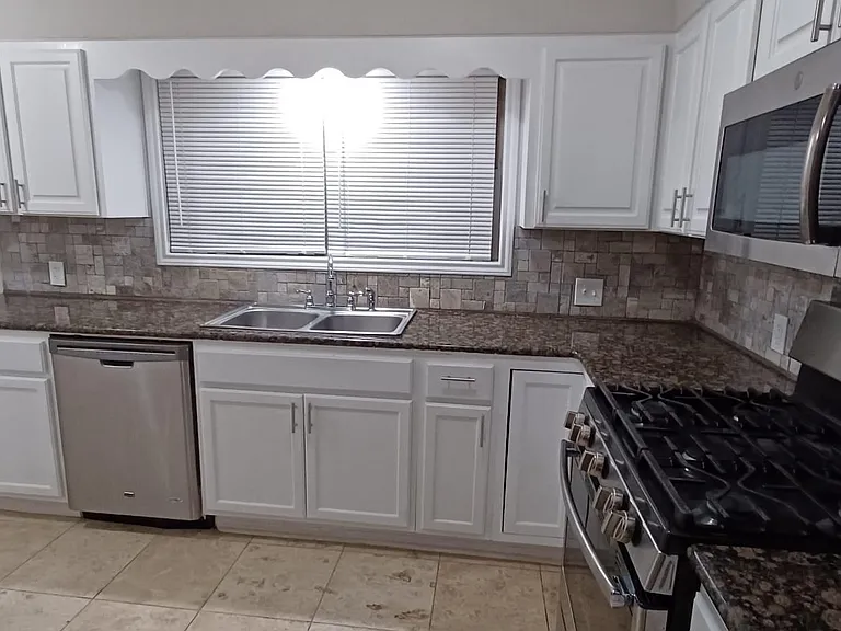 1017 Oak Dr — Photo 7
